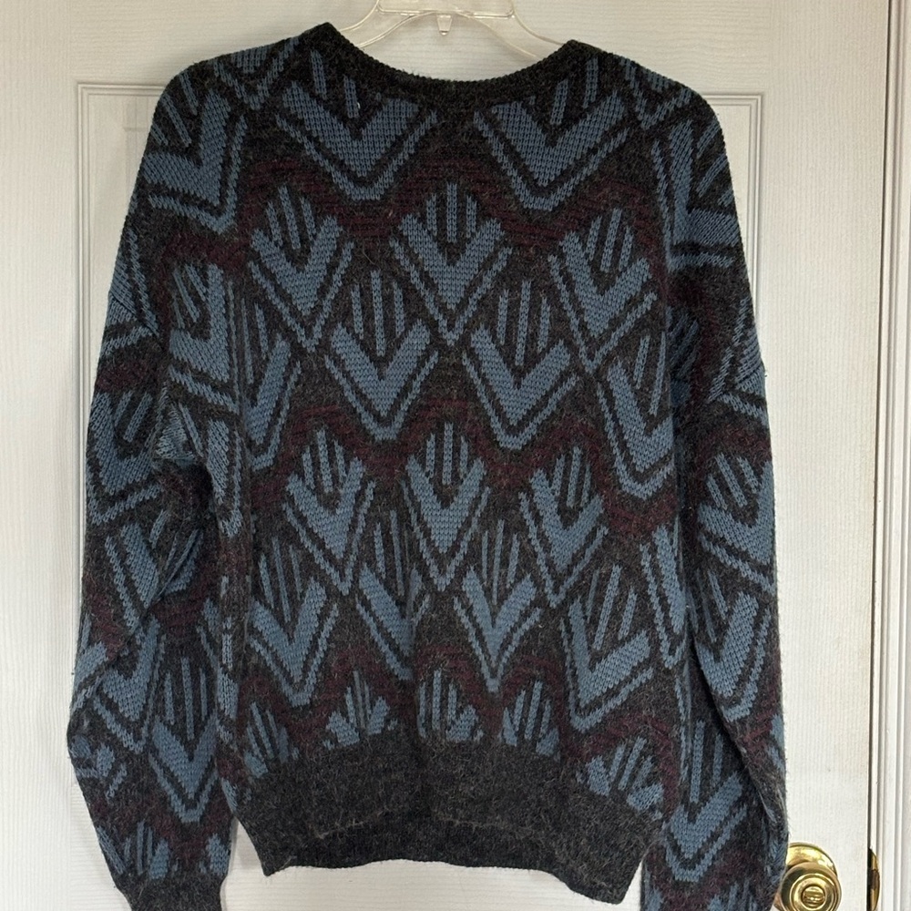 VINTAGE Men’s White Oak Geometric Blue Sweater